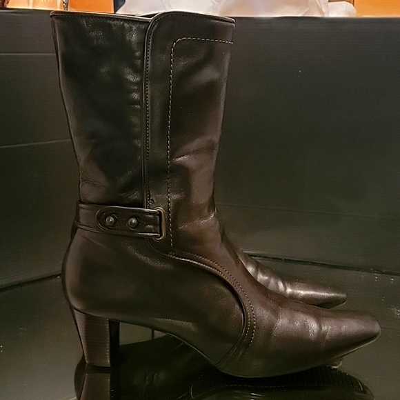 Cole Haan heel boots brown zippered sz 9.5 , 2in heel 11.5 tall . - Picture 3 of 12